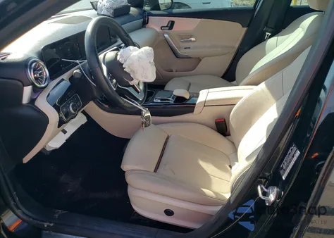 2019 Mercedes-Benz A 220 z USA, uszkodzony, nr VIN WDD3G4EB9KW019789